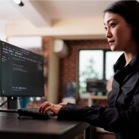 Attracting-Female-Engineers-Feature-Image